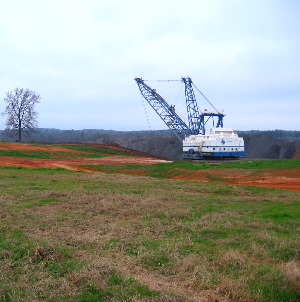photo of ragline removing overburden during lignite mining in the Potters Creek valley just west of the Pine Tree Mound site
