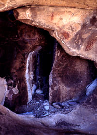 photo of the deep cave at Alamo Canyon