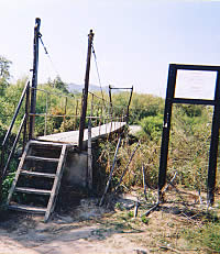 photo of footbridge over the Rio Grande