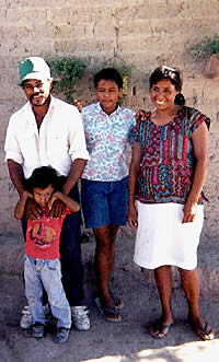 Photo of candelillera Vidalia Castillo and her family