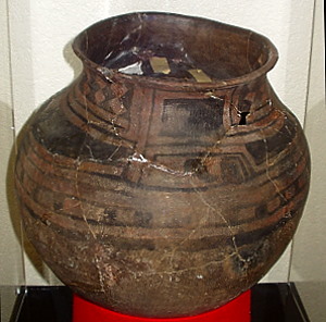 Photo of the classic El Paso Polychrome ceramic style vessel